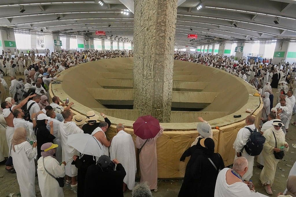 Saudi Arabia Enforces Heavy Fines for Unauthorized Hajj Participation
