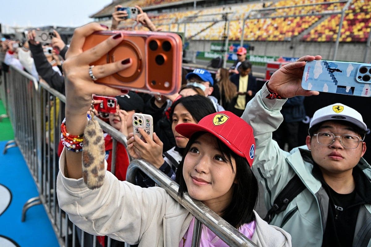 China GP sprint race won by Russell amid dramatic 2026 F1 season start