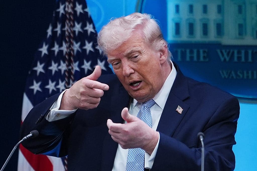 Trump Issues Ultimatum to Iran Over Strait of Hormuz Access