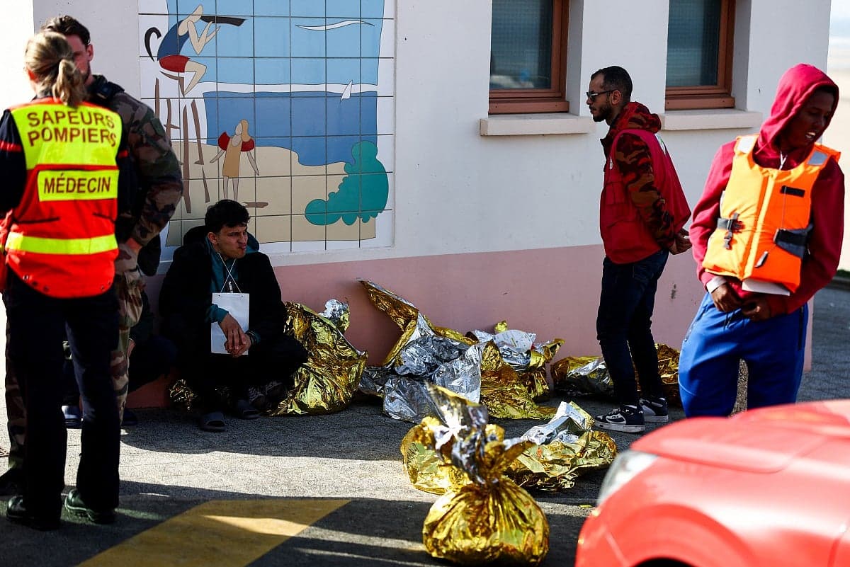 UK and France Renew Sandhurst Treaty to Curb Migrant Crossings