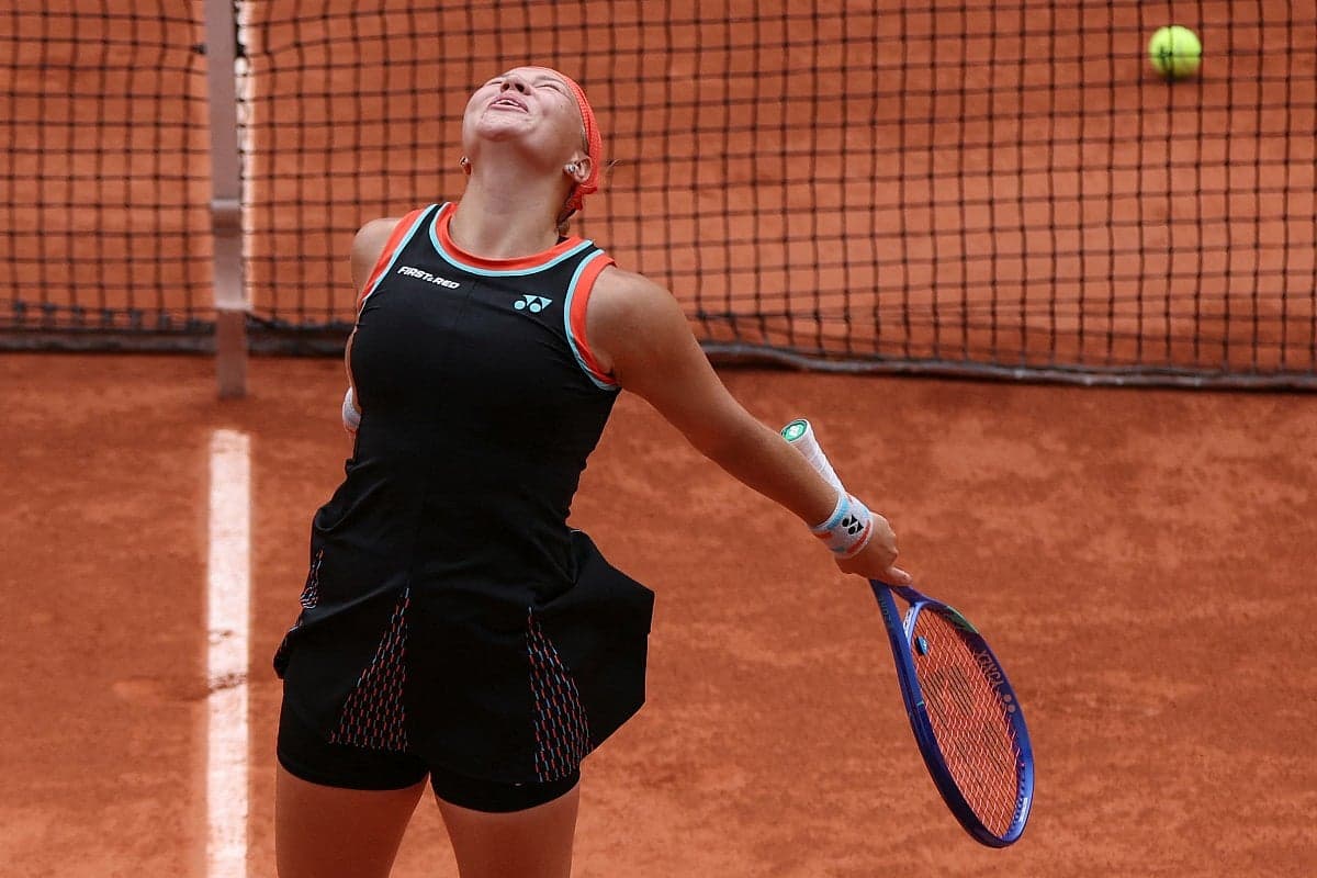 Diana Shnaider celebrating her victory over Aryna Sabalenka at the French Open quarterfinals.