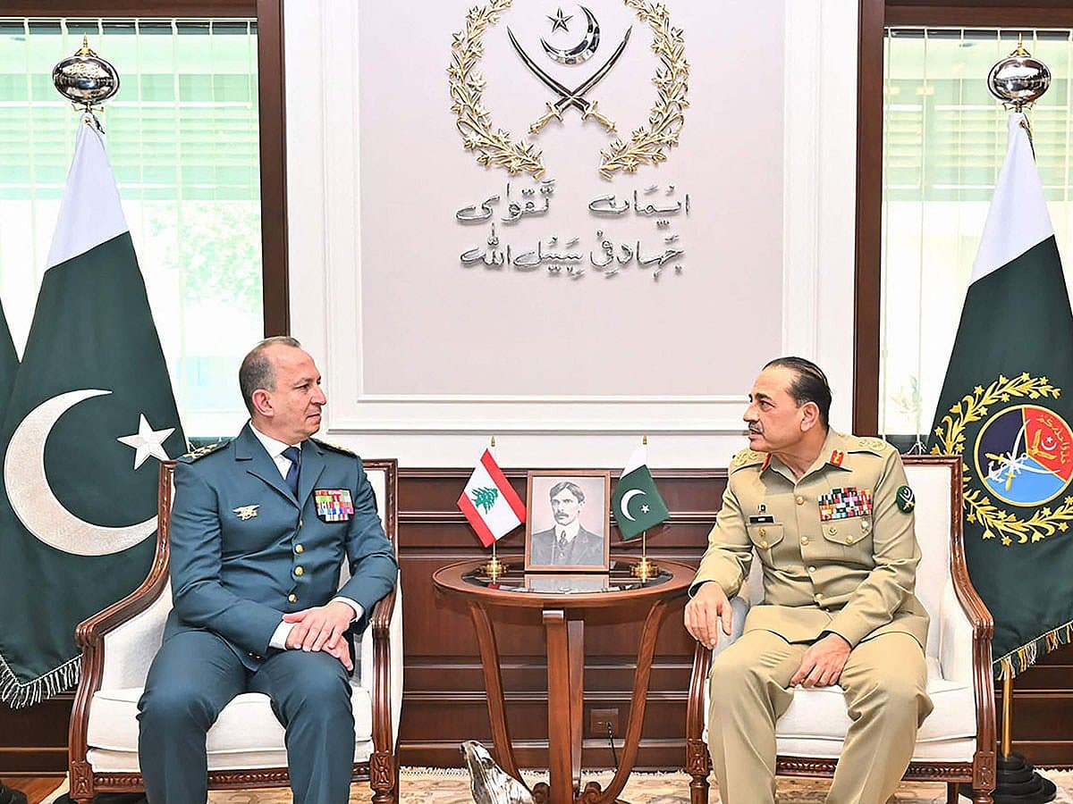Pakistani and Lebanese military chiefs meeting for peace talks