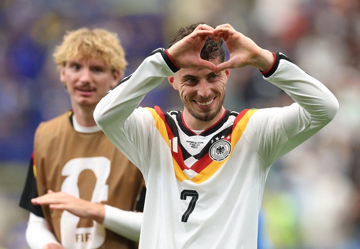 Germany's 7-1 victory over Curaçao in World Cup 2026, featuring key players and the historic goal by Curaçao.