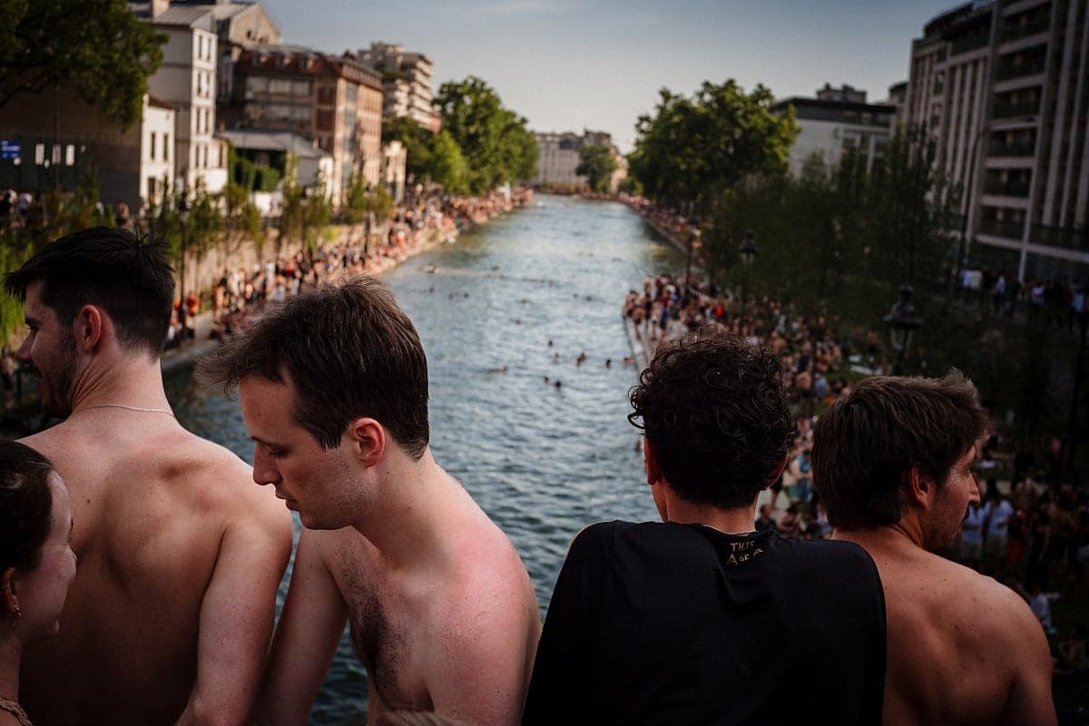 A graphic showing the impact of the heatwave on schools and transport in Europe.