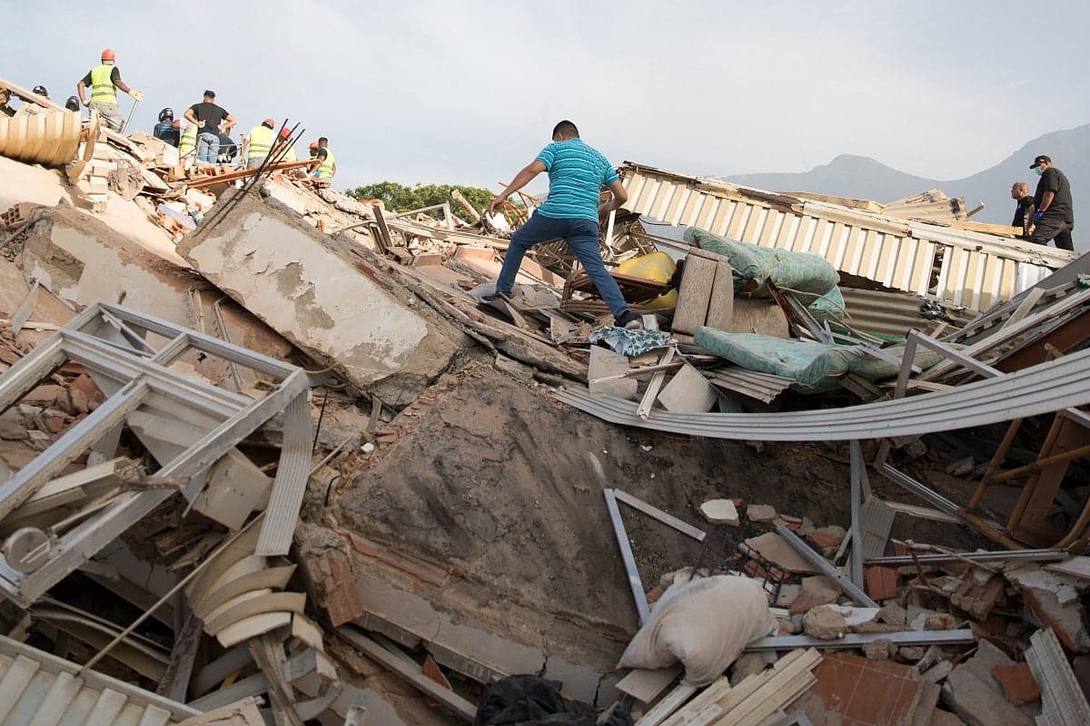 Rescue operations in Venezuela following twin earthquakes