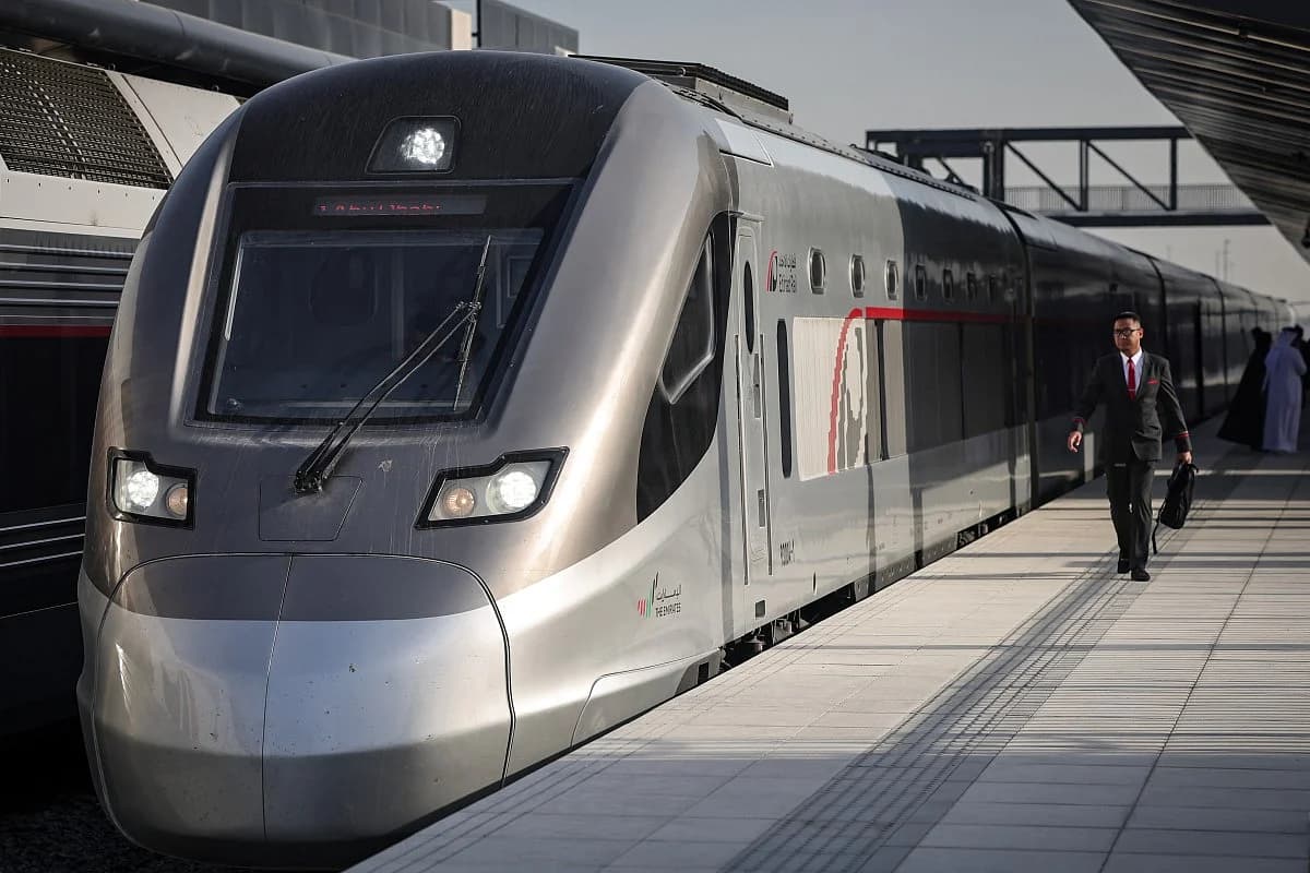 Graphic showing Etihad Rail route integrated with Citymapper navigation app interface