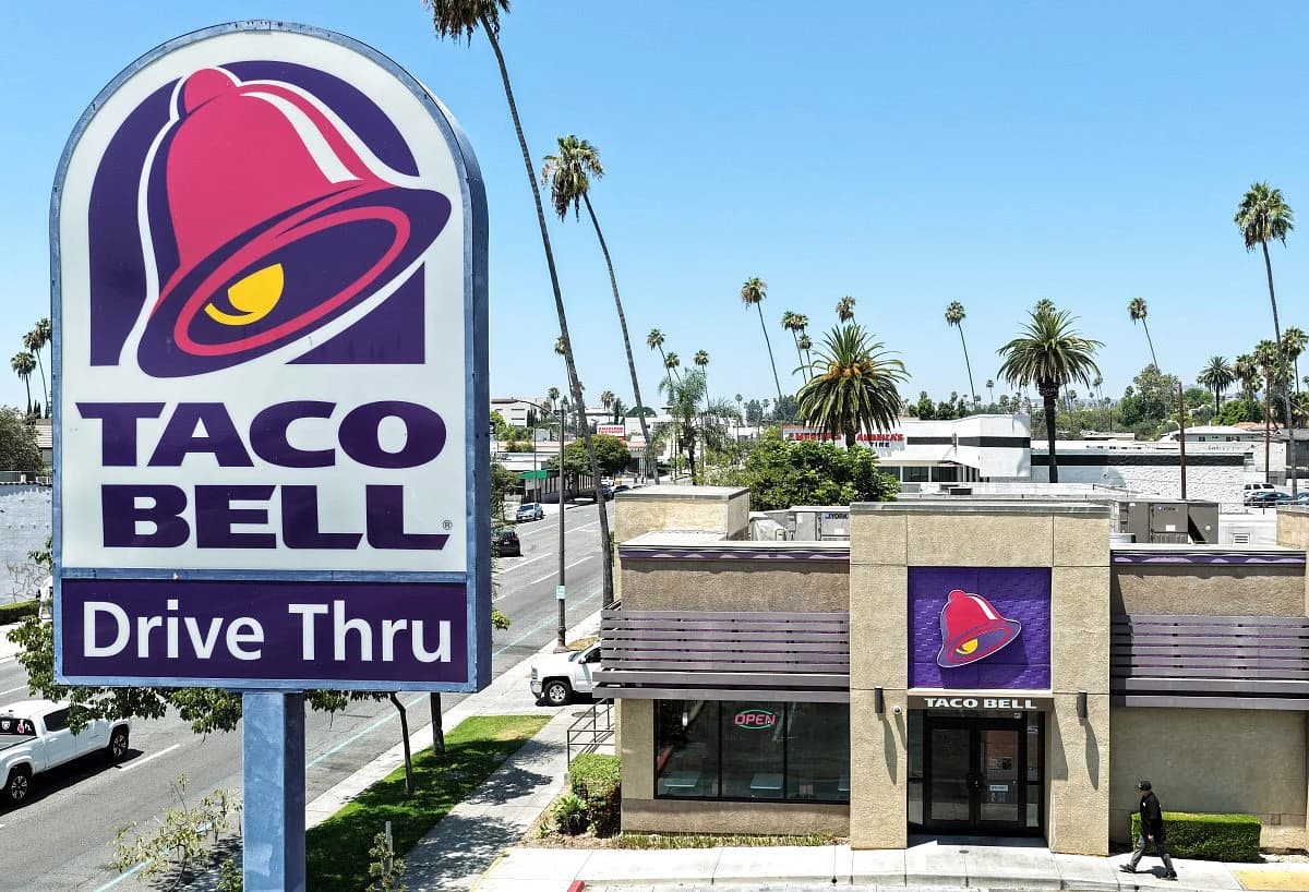 Taco Bell logo with a map of UAE and GCC highlighting new restaurant locations.