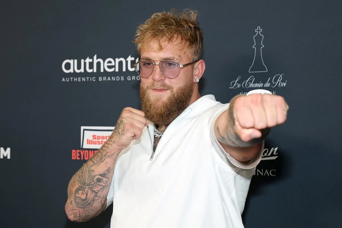 Graphic showing 33M audience statistic on matte black background for Jake Paul boxing return in Dubai