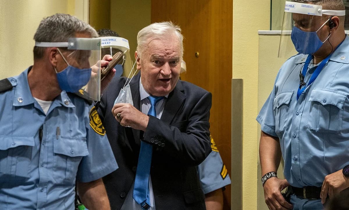 A graphic showing the number 8,000 alongside a silhouette of Ratko Mladic, representing his war crimes.