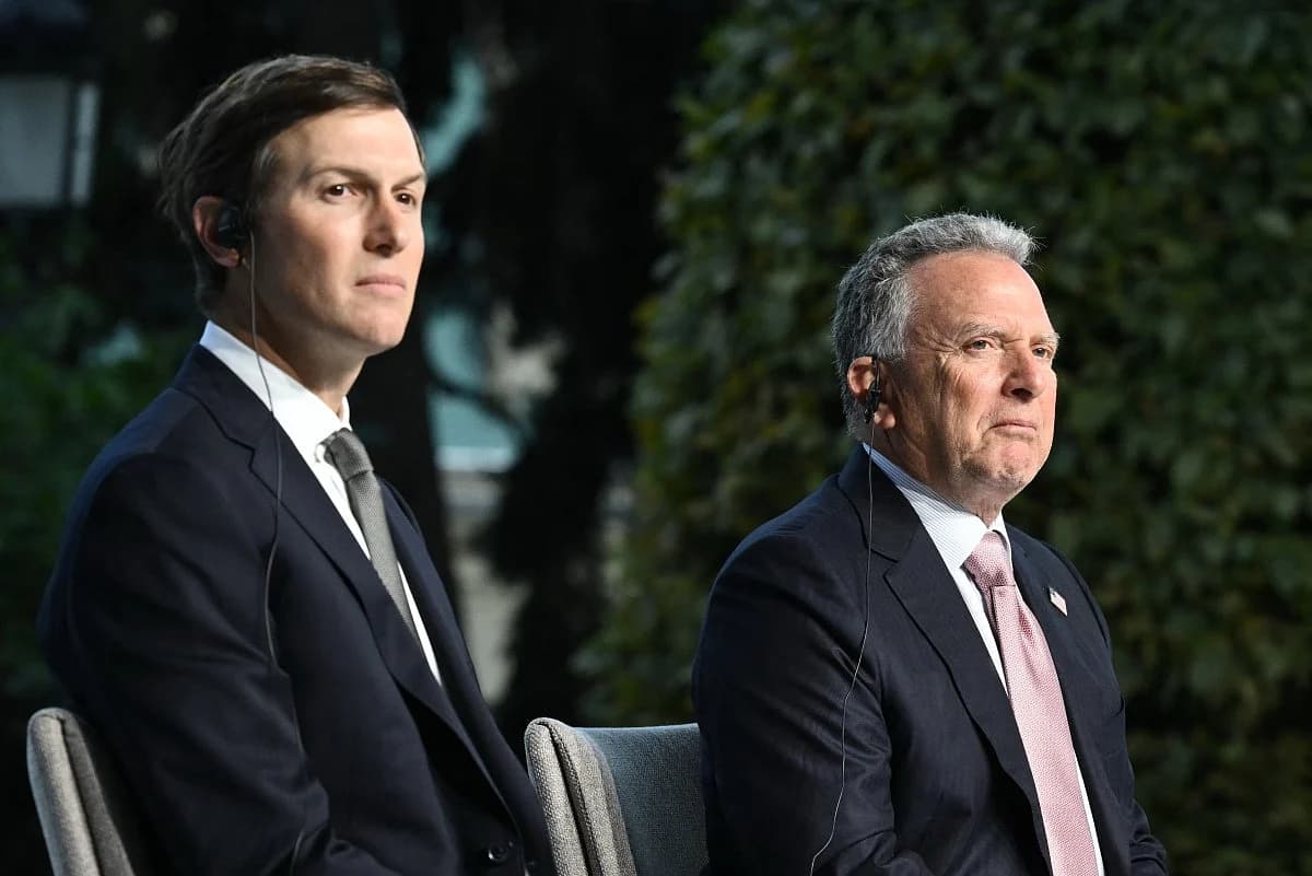 US envoys Witkoff and Kushner presenting peace proposals in Kyiv during the Russia-Ukraine conflict.