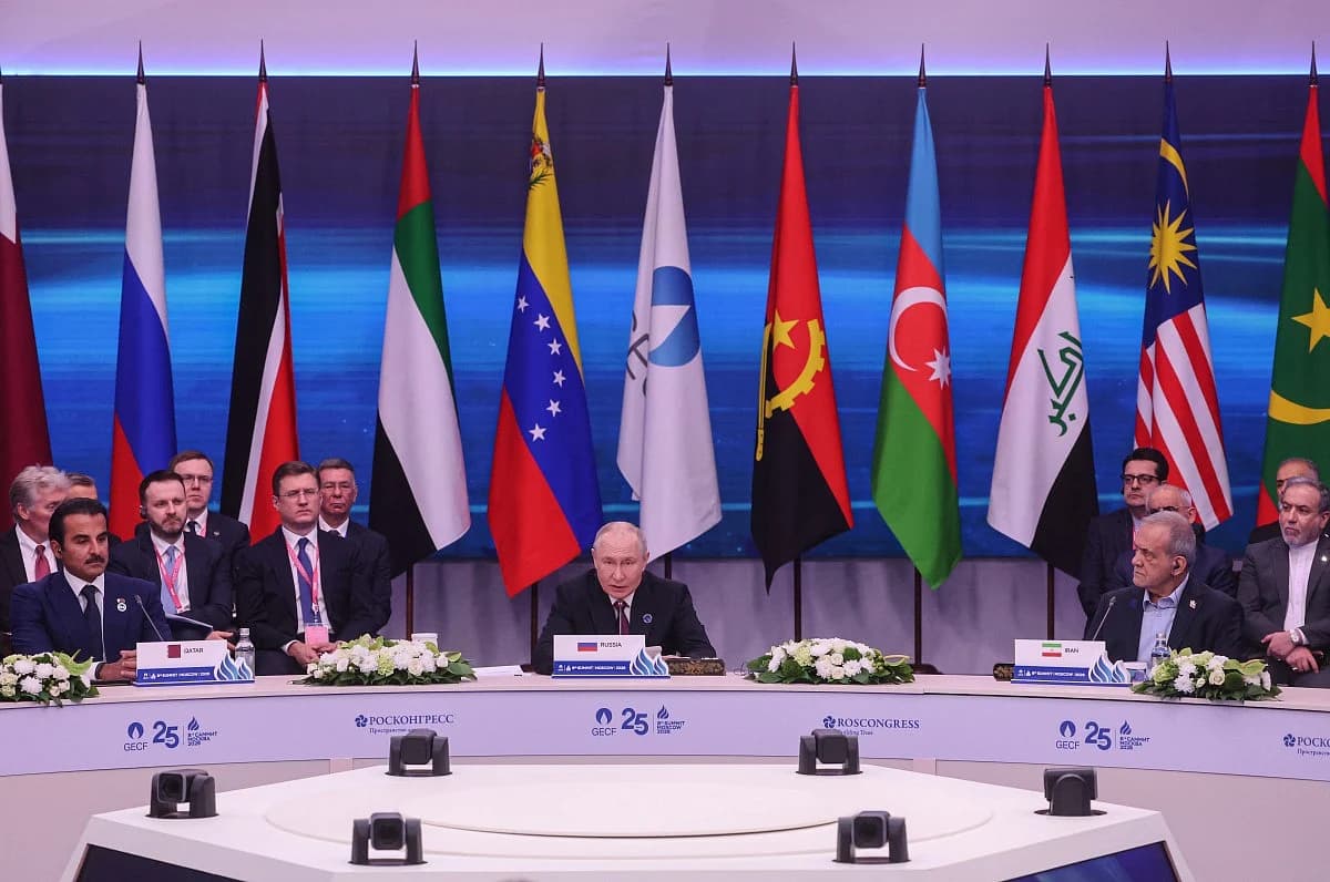 Text card displaying sixteen point sixty-eight percent turnout amid Middle East conflict and Moscow summits updates