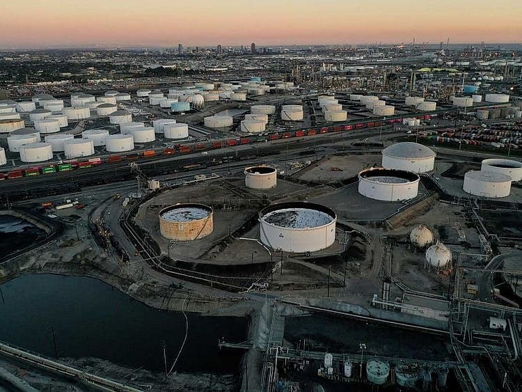 Oil prices decline following Trump's decision on Iran military action