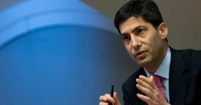 Kevin Warsh sworn in as Federal Reserve Chair, focusing on cryptocurrency regulation and economic reform.