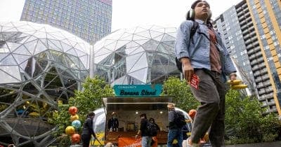 Amazon's bond issuance announcement amidst changing investor sentiment