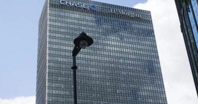 JPMorgan's AI agents outperforming traditional investment strategies in a financial analysis graphic.