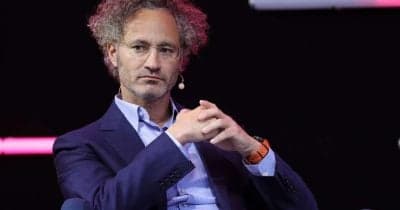 Palantir CEO Alex Karp discussing AI firms and market dynamics.