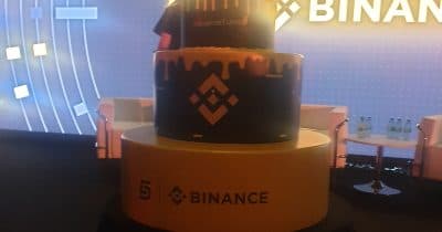 Infographic showing Binance's data disclosure to Russian authorities and its impact on cryptocurrency users.