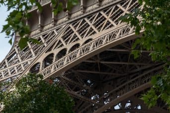 Infographic showing France's new crypto exit tax rules and implications for investors.
