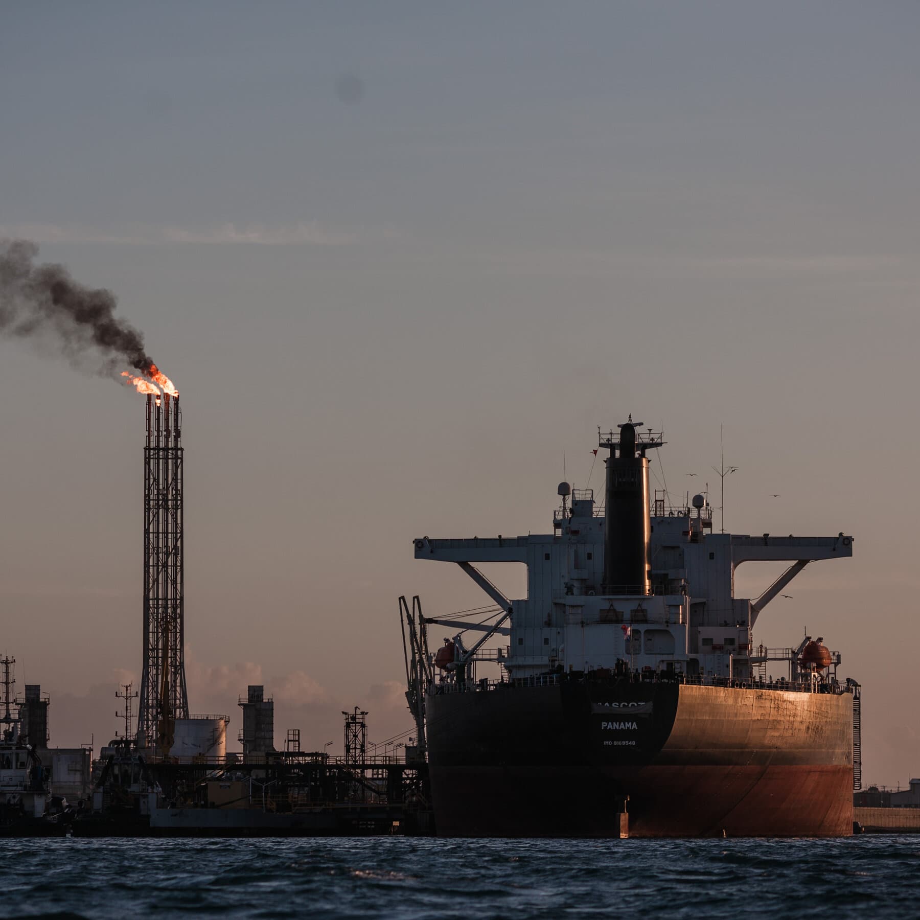 Infographic showing the U.S. control over Venezuelan oil reserves and its economic implications.
