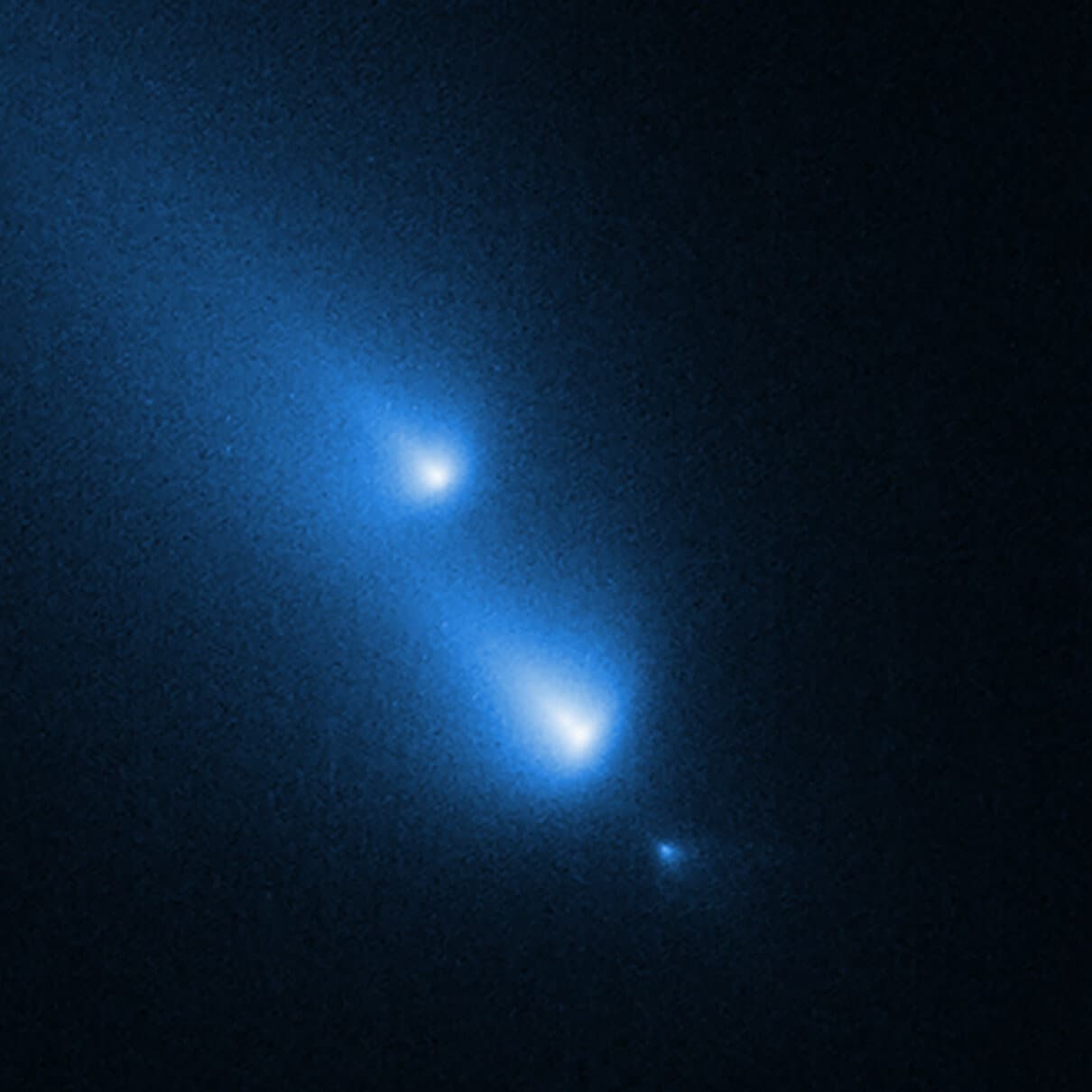 Hubble Space Telescope Observes Fragmentation of Comet C/2025 K1 (ATLAS)