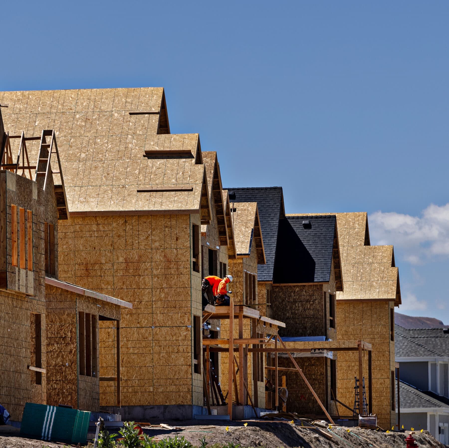 Federal Reserve Holds Interest Rates Steady Amid Inflation and Labor Market Concerns