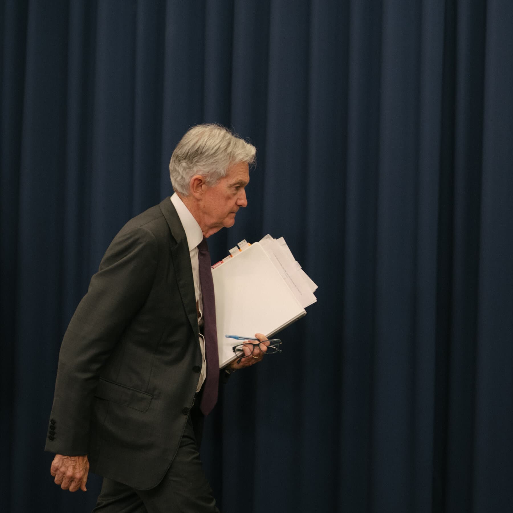 Iran War Impacts Federal Reserve's Interest Rate Strategy Amid Trump Pressure
