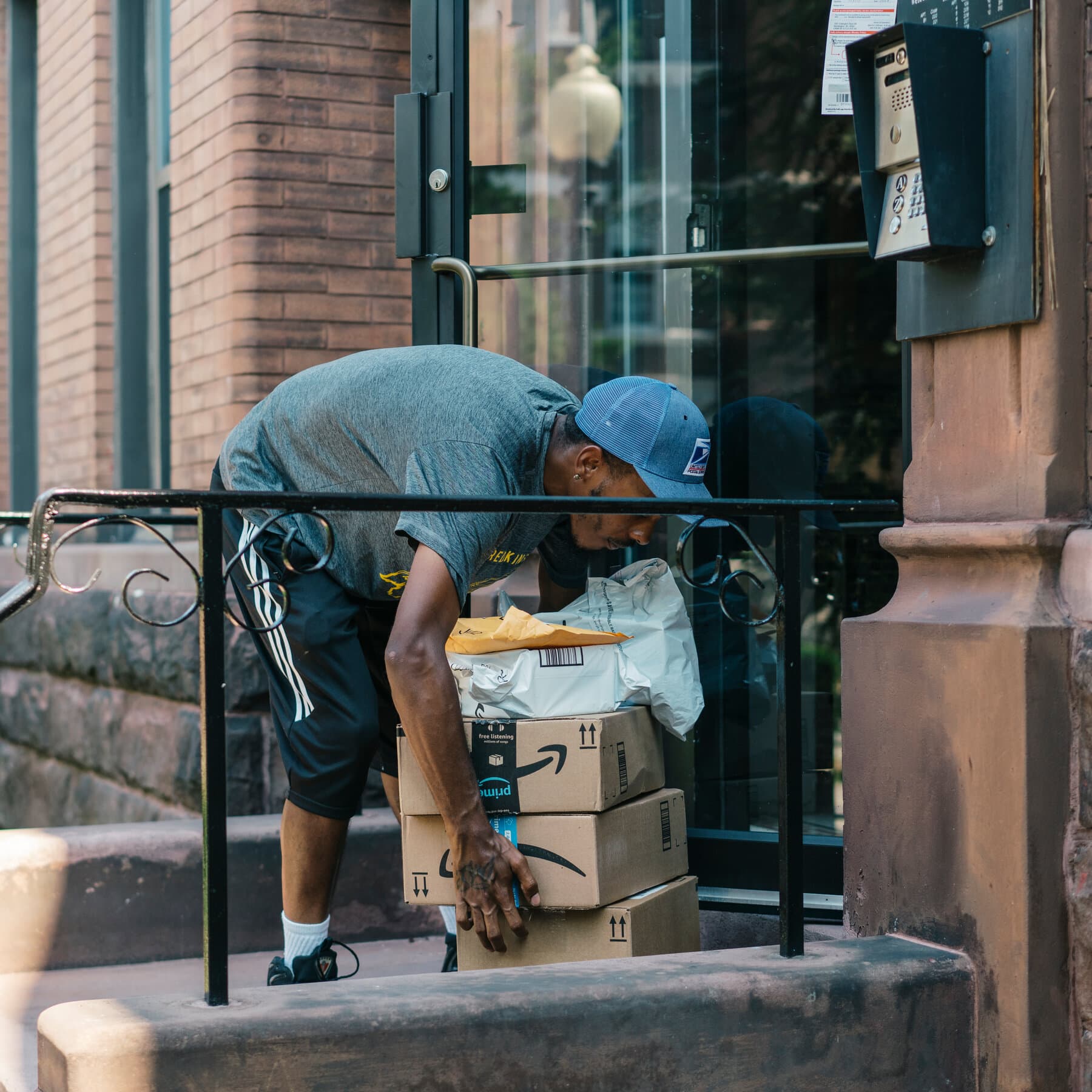 Amazon and USPS Agree to Reduce Package Volume by 20 Percent