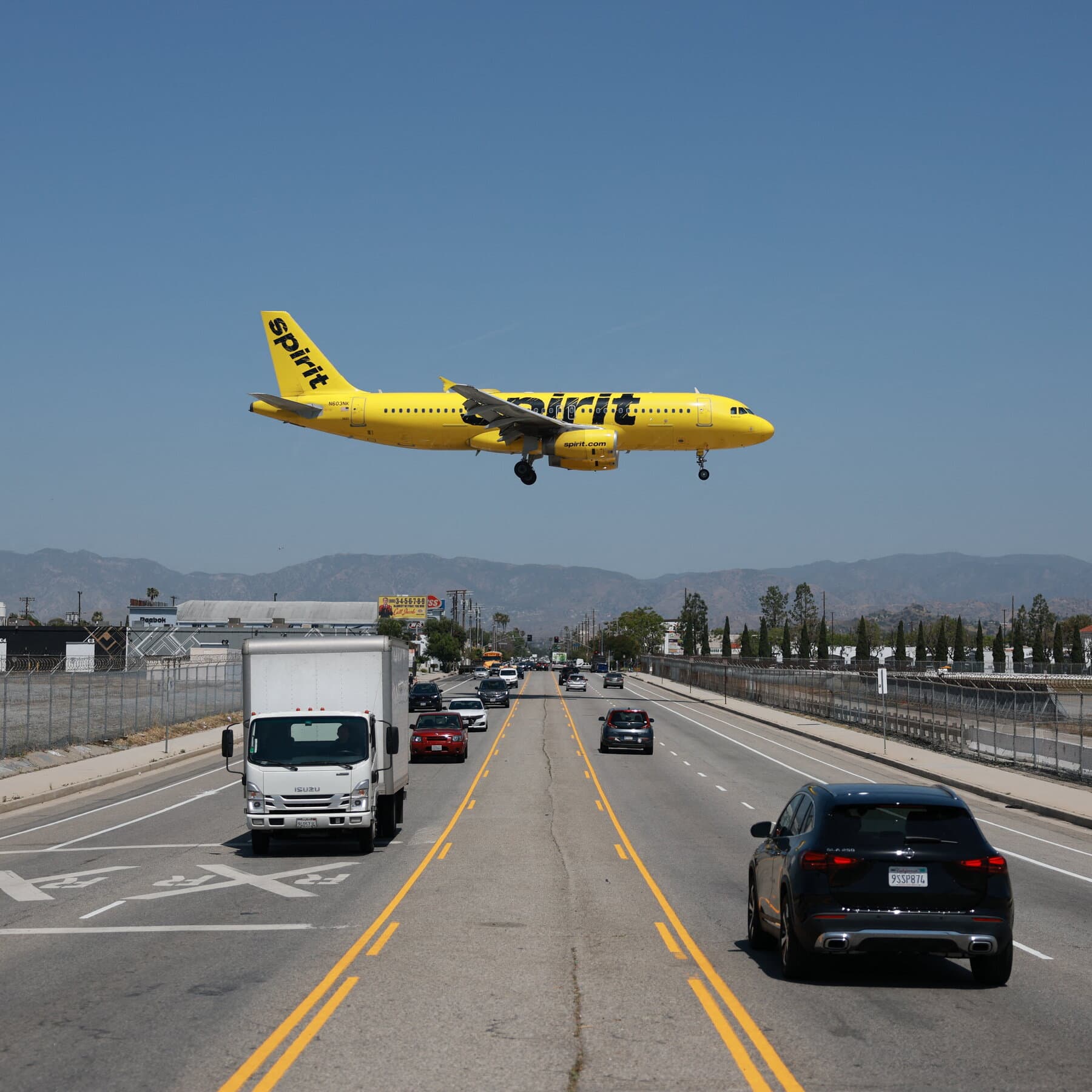 Trump Administration Negotiates $500 Million Loan for Spirit Airlines Amid Bankruptcy Crisis