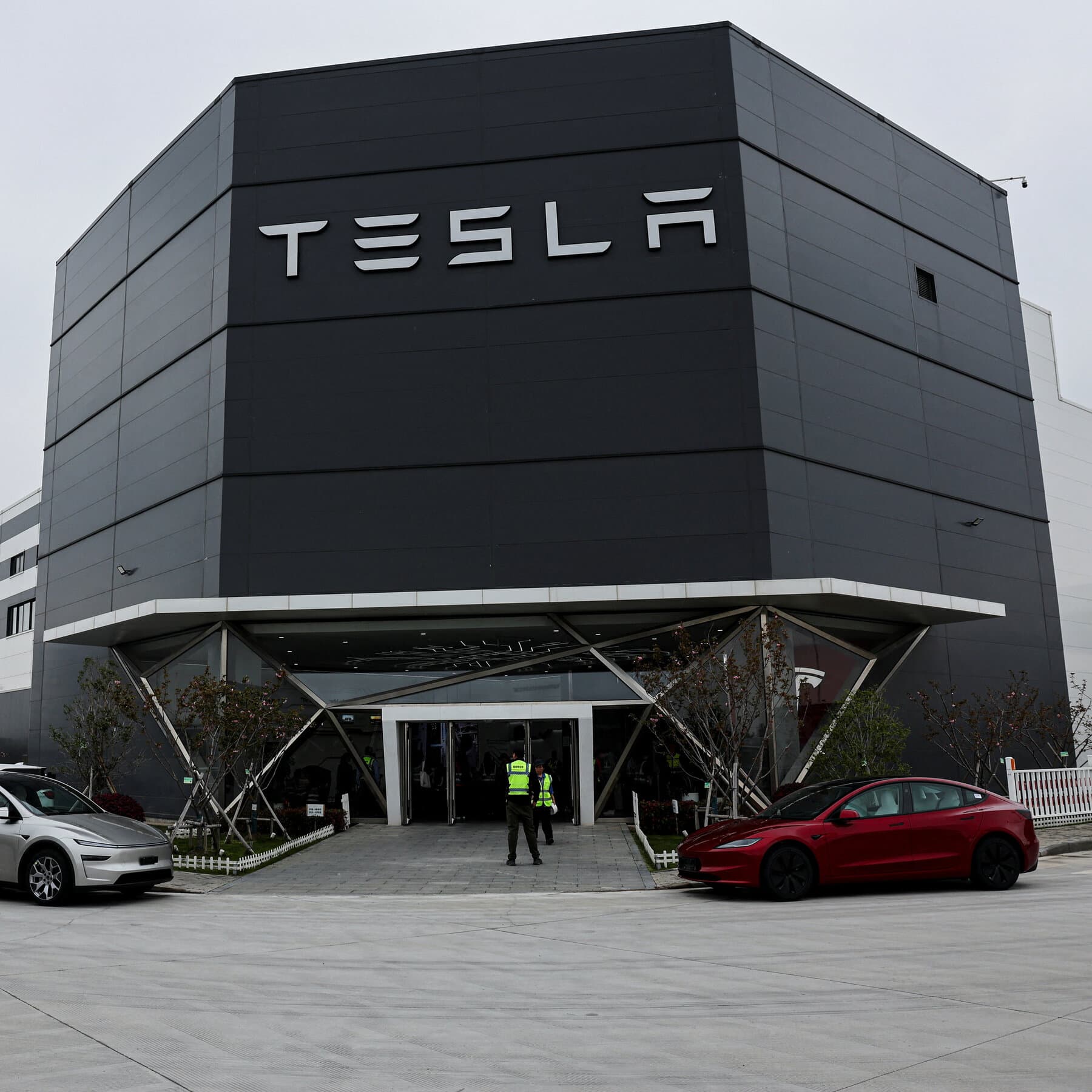 Tesla's stock declines amid concerns over $25 billion AI investment by Elon Musk