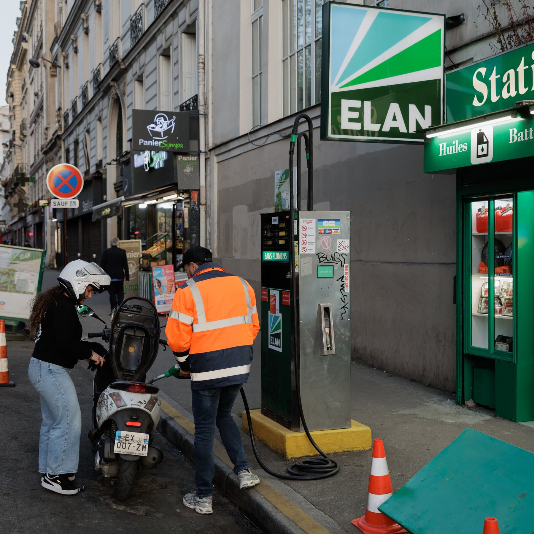 Bank of England and ECB Maintain Interest Rates Amid Rising Fuel Prices and Stagflation Risks