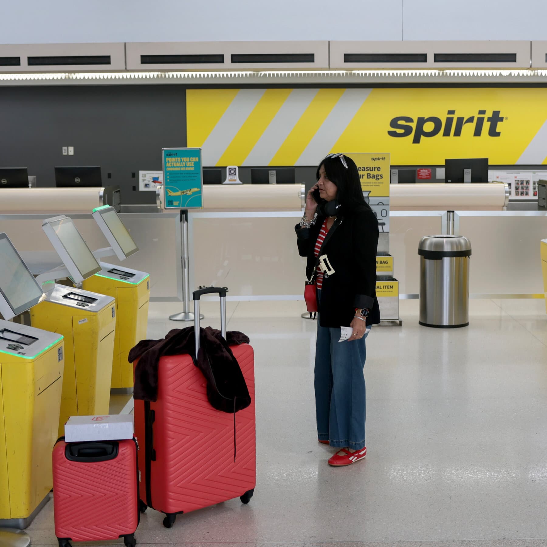 An infographic showing the timeline of Spirit Airlines' financial struggles leading to its shutdown.