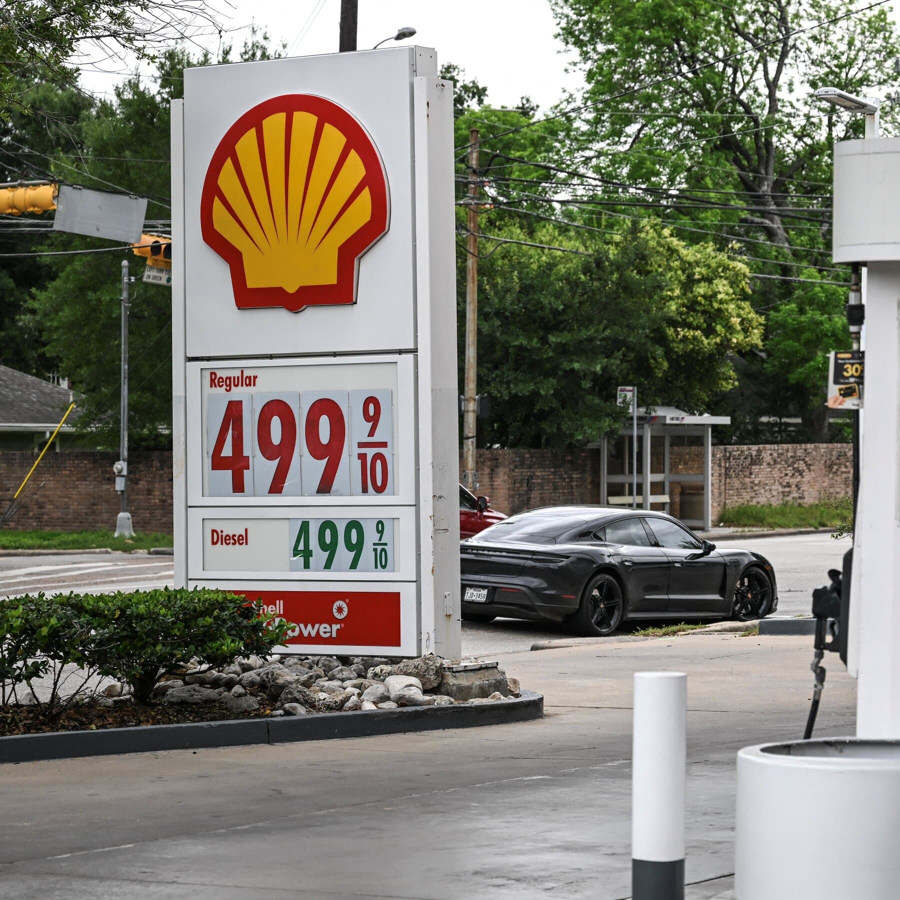 Shell Reports $6.9 Billion Profit Amid Iran War