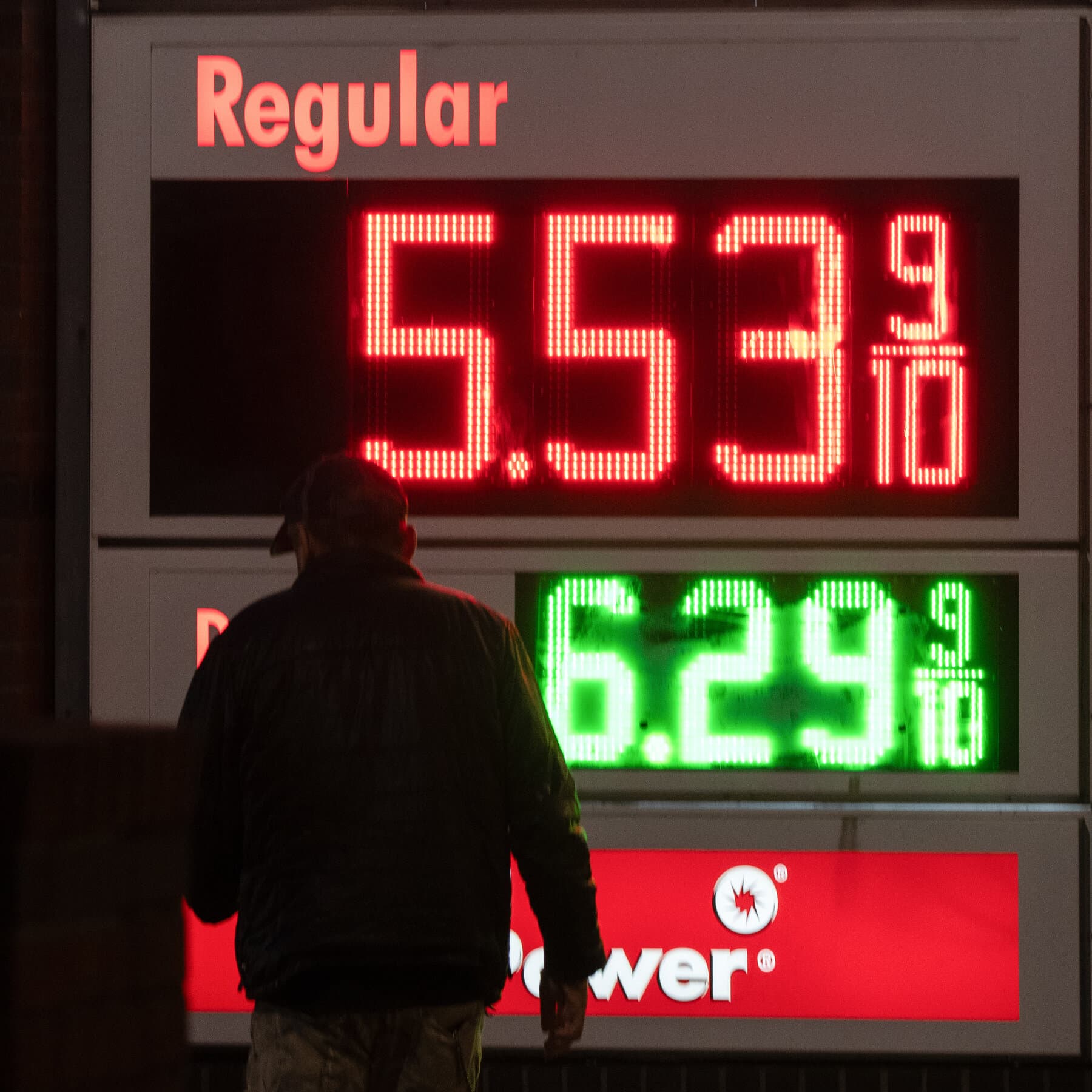 Graph showing the rise in oil prices following geopolitical events.