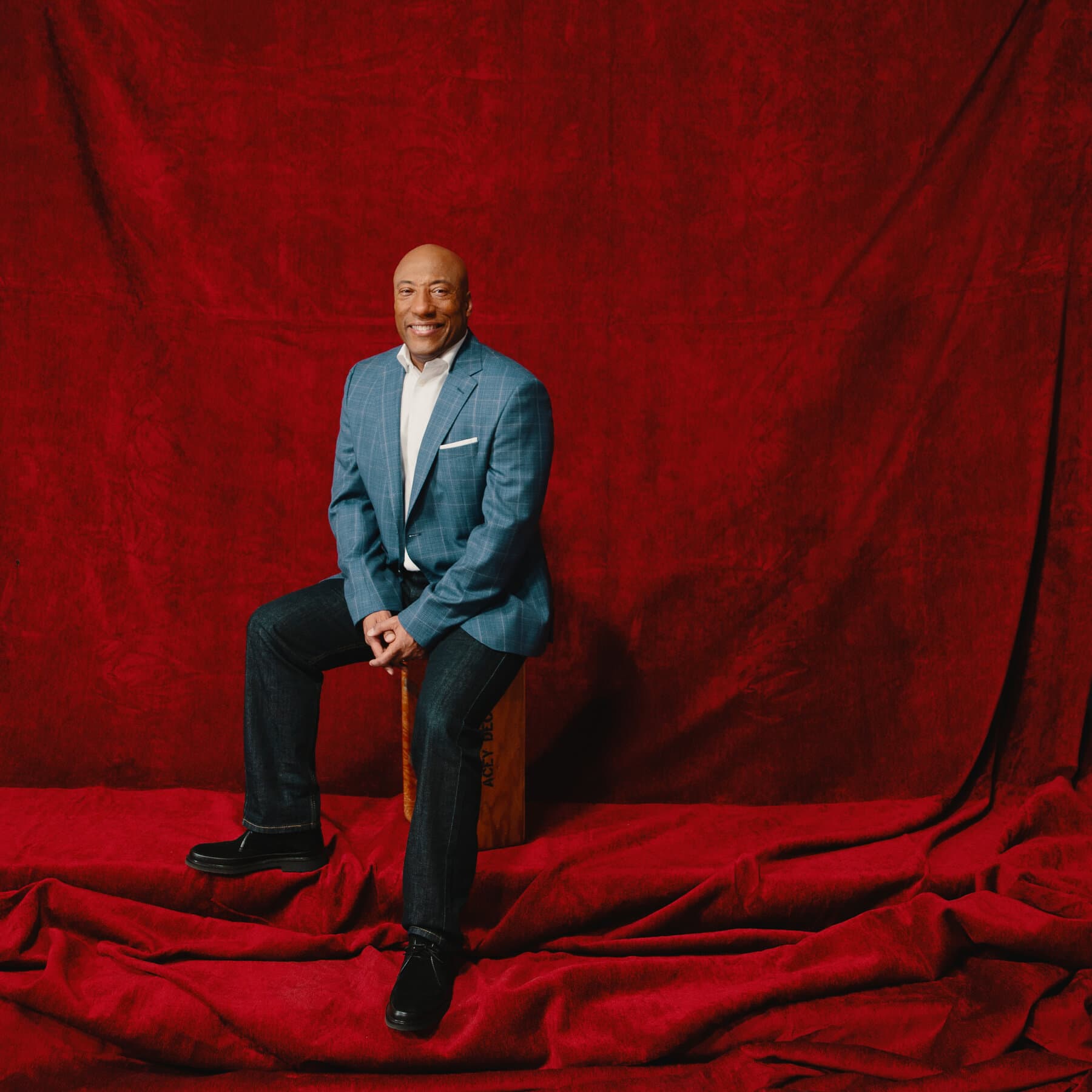 Byron Allen announces acquisition of BuzzFeed, marking a new era.