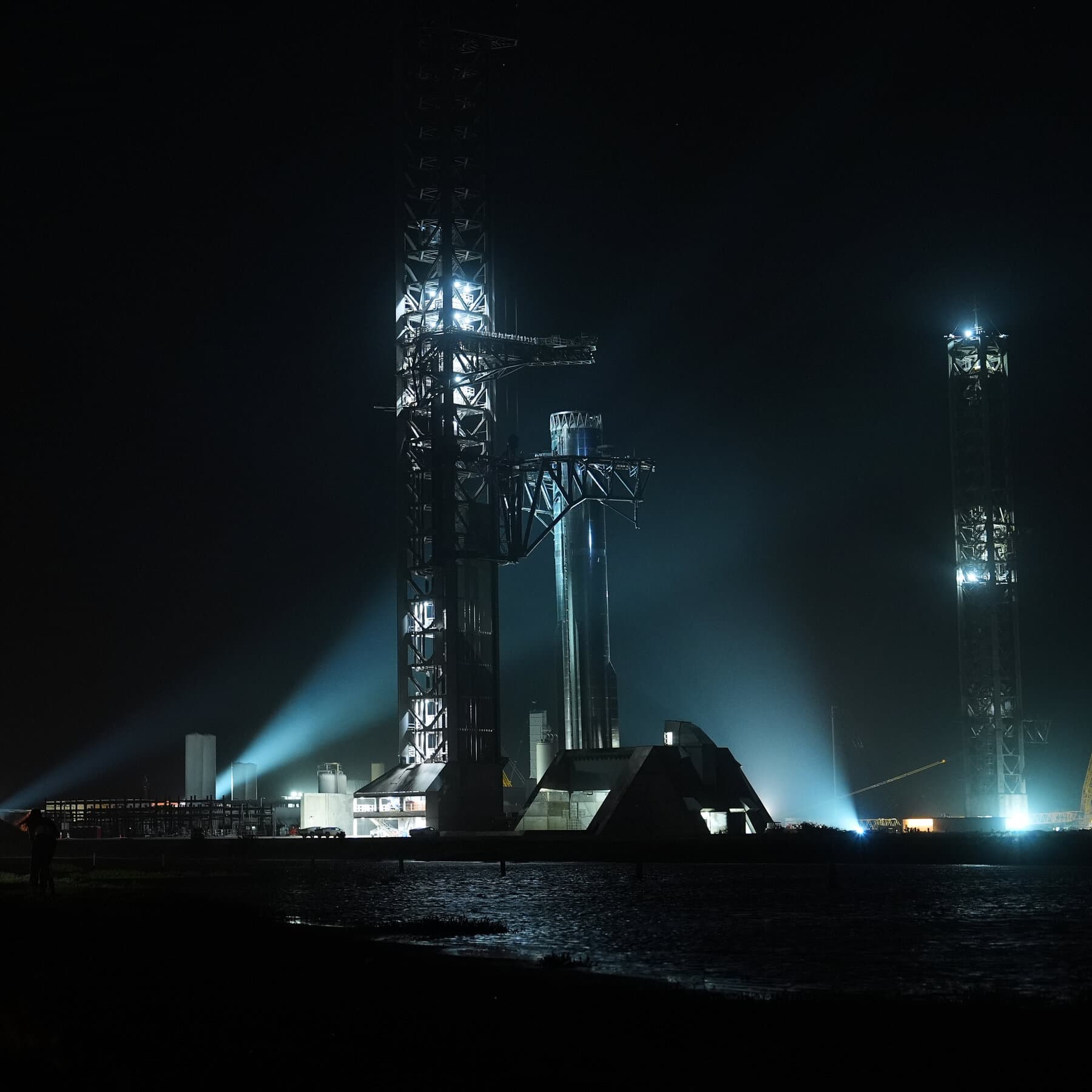 SpaceX Starship V3 rocket on the launch pad before scrubbed launch