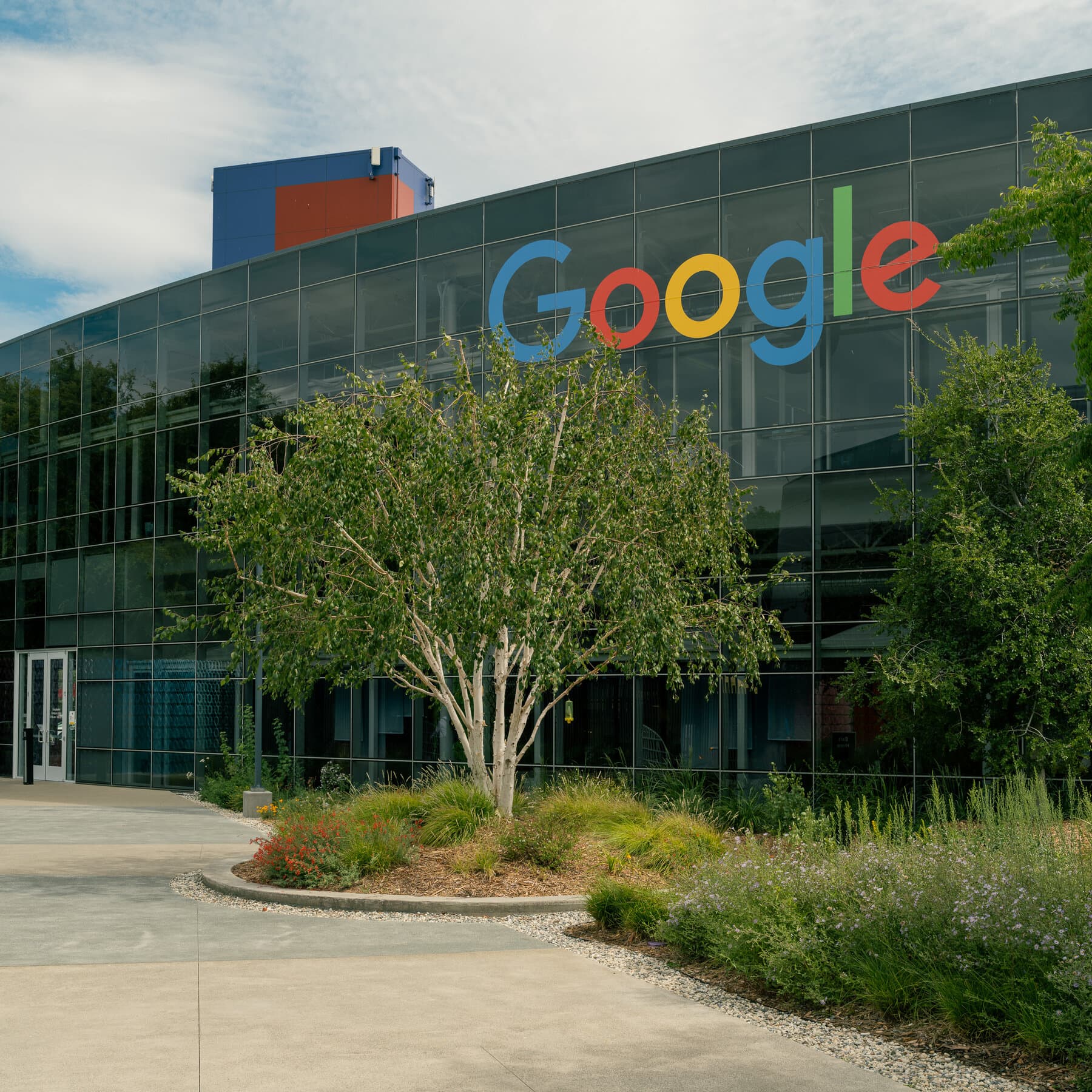Google logo with a gavel symbolizing legal appeal against monopoly ruling