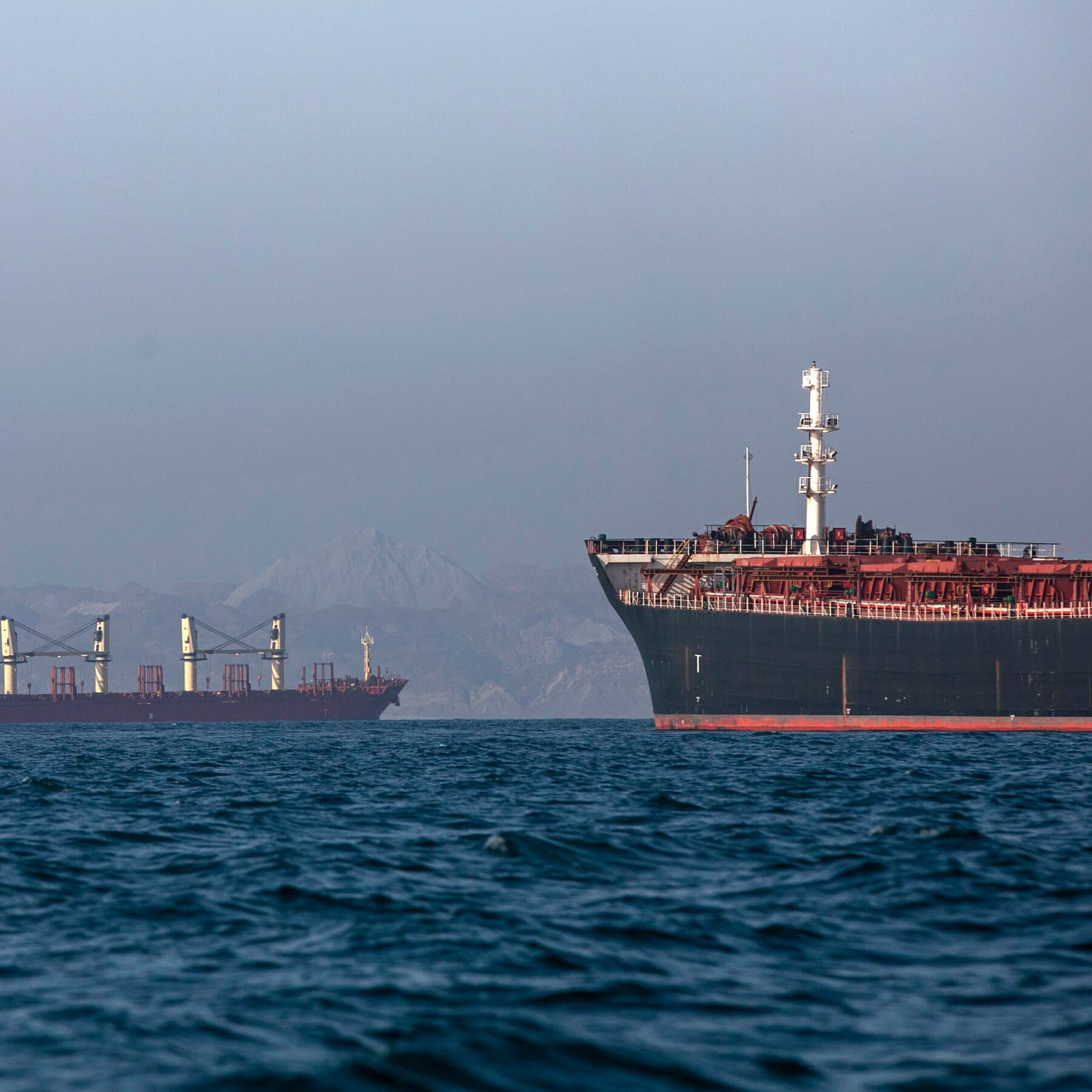 Map highlighting the Strait of Hormuz and its significance to global oil shipping.