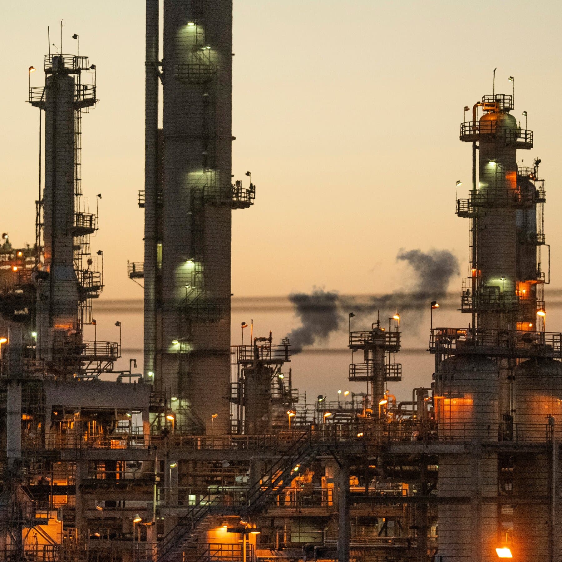 Oil futures surge amid escalating U.S.-Iran tensions over Strait of Hormuz