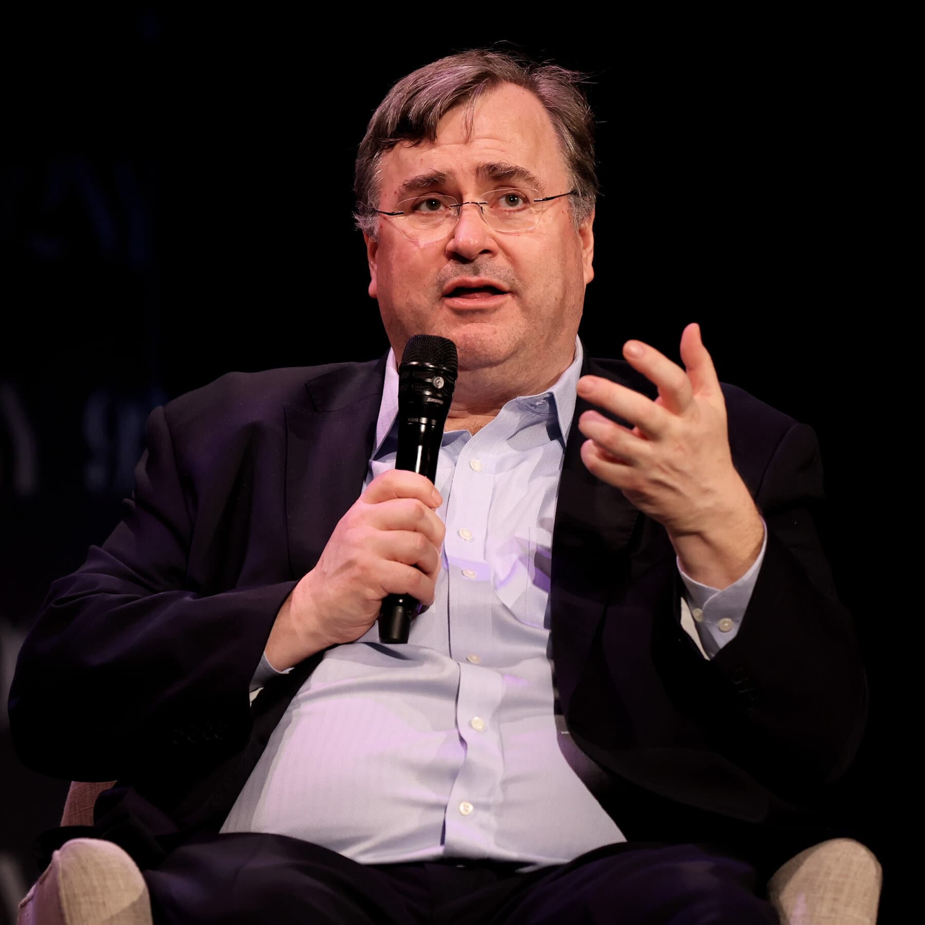 Reid Hoffman announces departure from Microsoft's Board of Directors to focus on AI startup Manus.