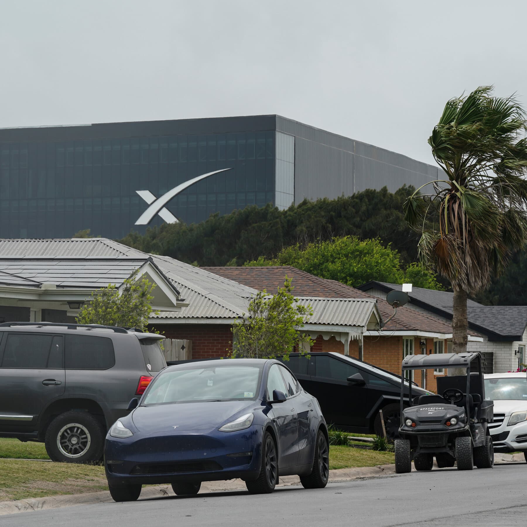 SpaceX IPO announcement with valuation details and market impact