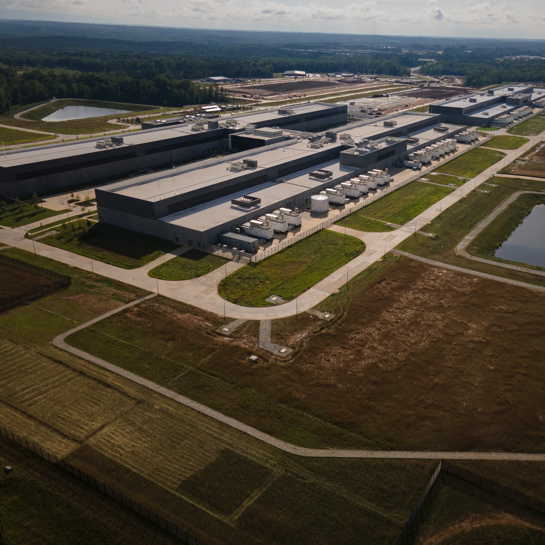 FERC mandates expedited grid connections for AI data centers