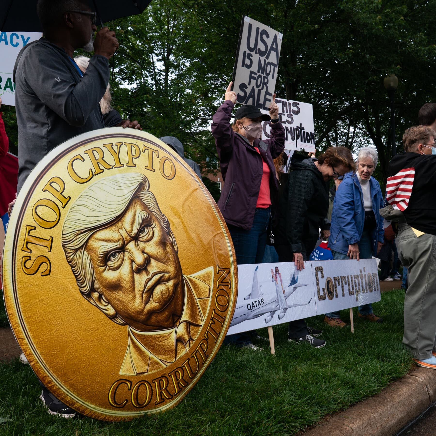 Visual representation of the financial impact of the TRUMP token collapse on investors.