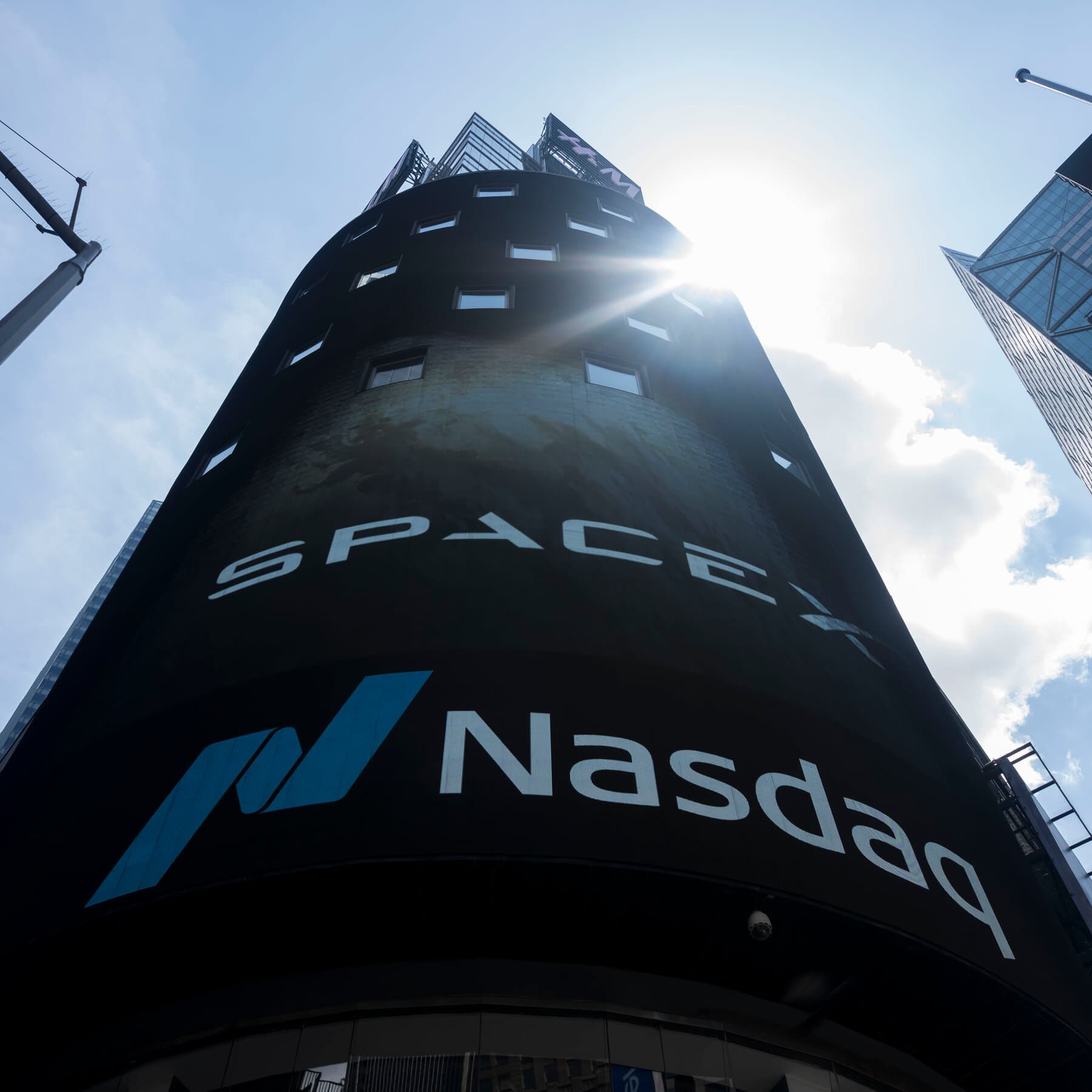 SpaceX stock performance analysis following Nasdaq-100 inclusion