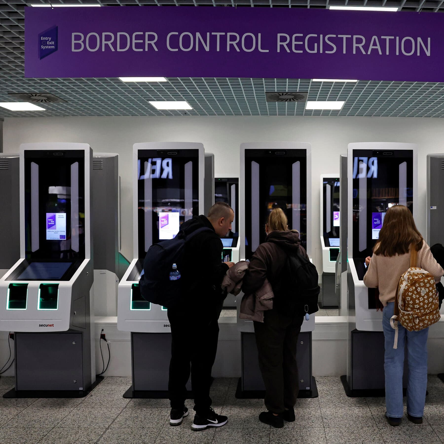 EU border control with biometric data collection at airports