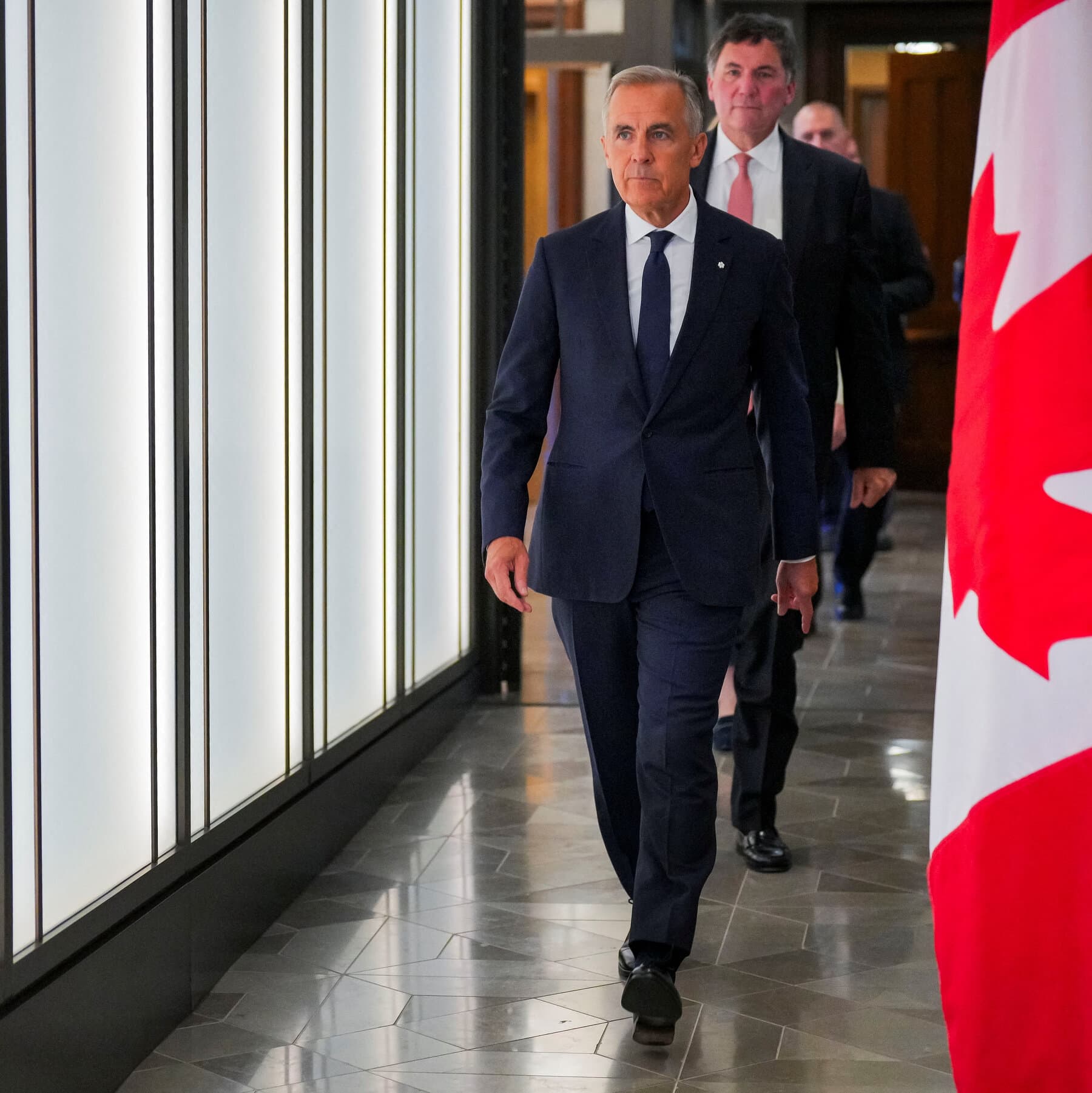 Infographic illustrating the $20 billion in Canadian exports affected by new U.S. tariffs and Canada's retaliatory measures.