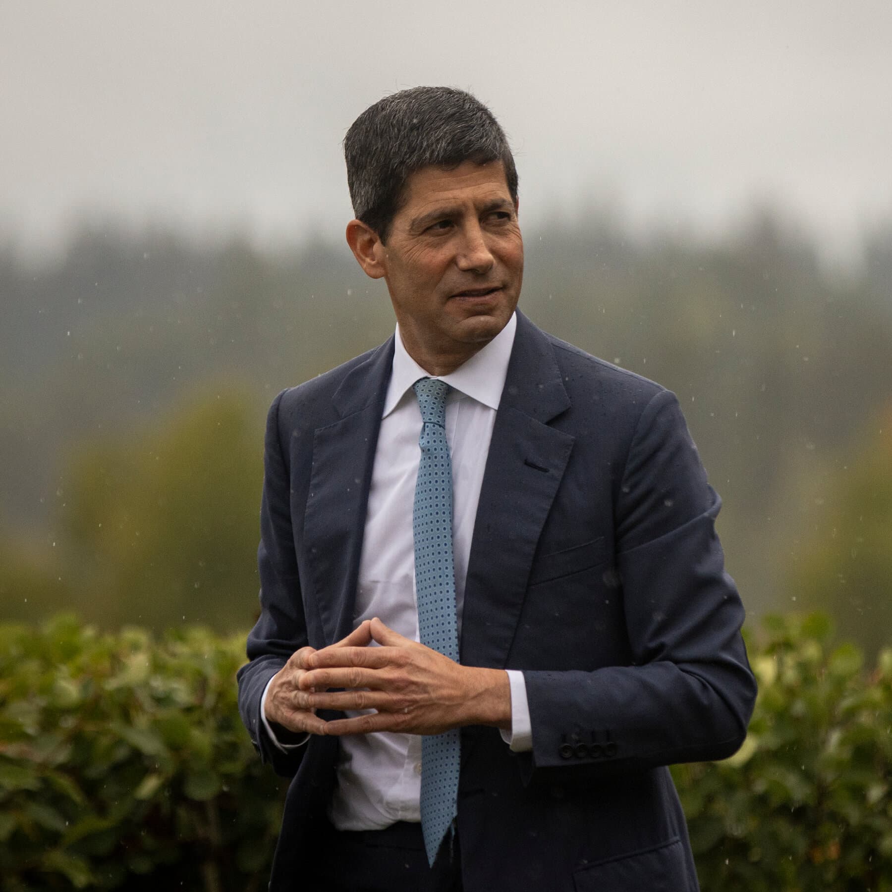 A visual representation of Fed Chair Kevin Warsh discussing inflation and interest rates at the Jackson Hole symposium.