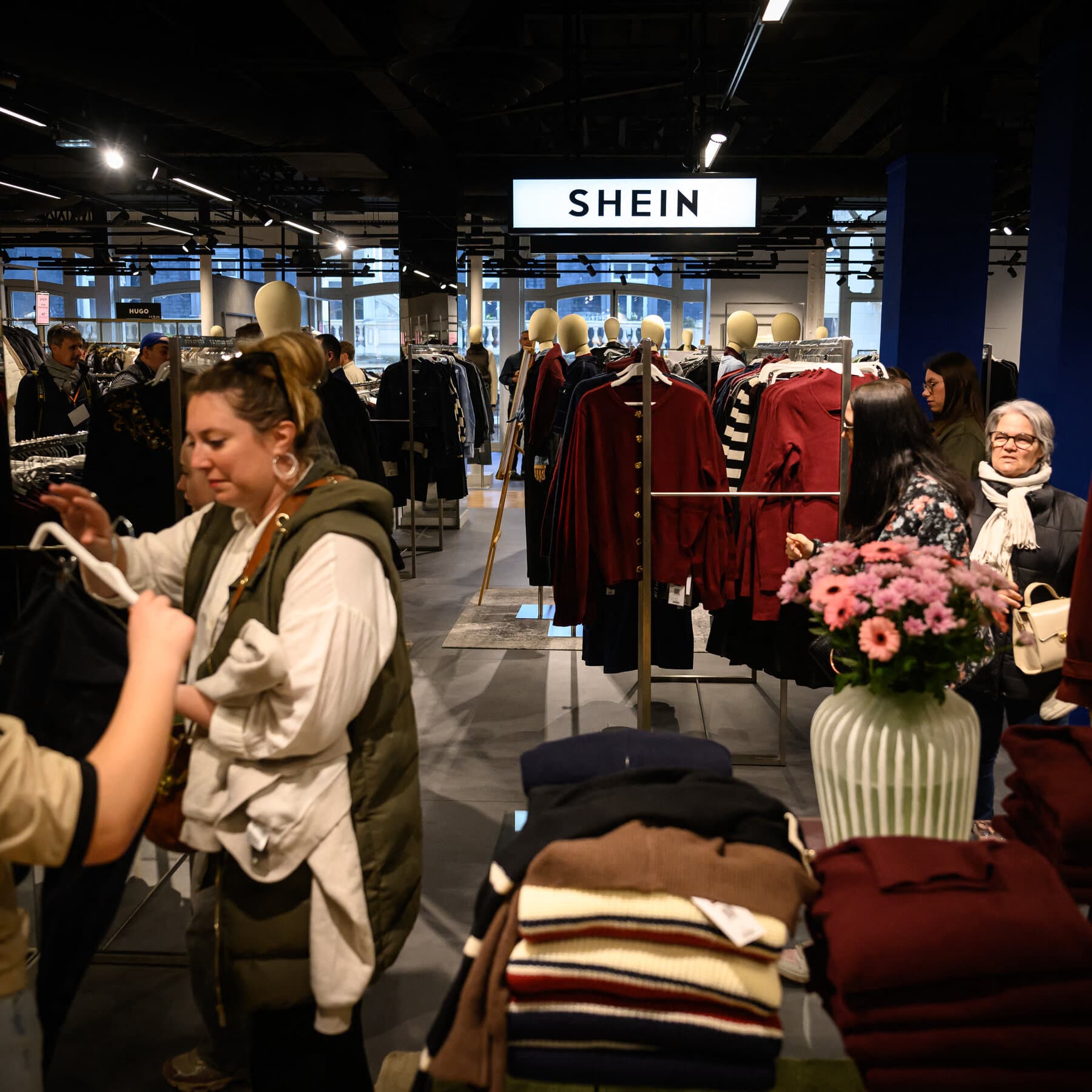 Infographic showing Shein's IPO valuation and market challenges in fast fashion.