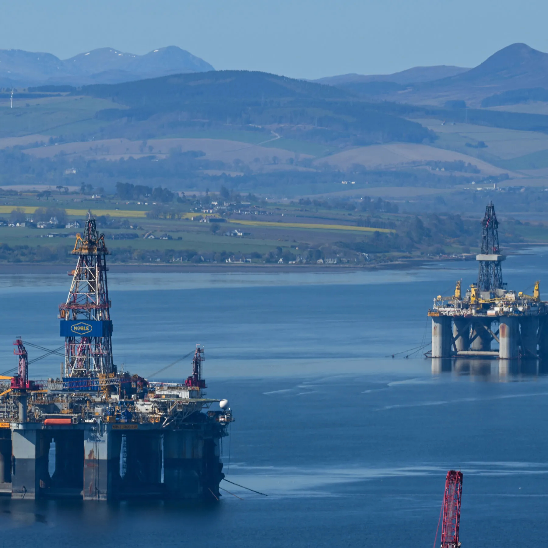 Infographic showing the Jackdaw gas field's projected impact on UK energy production and economy.