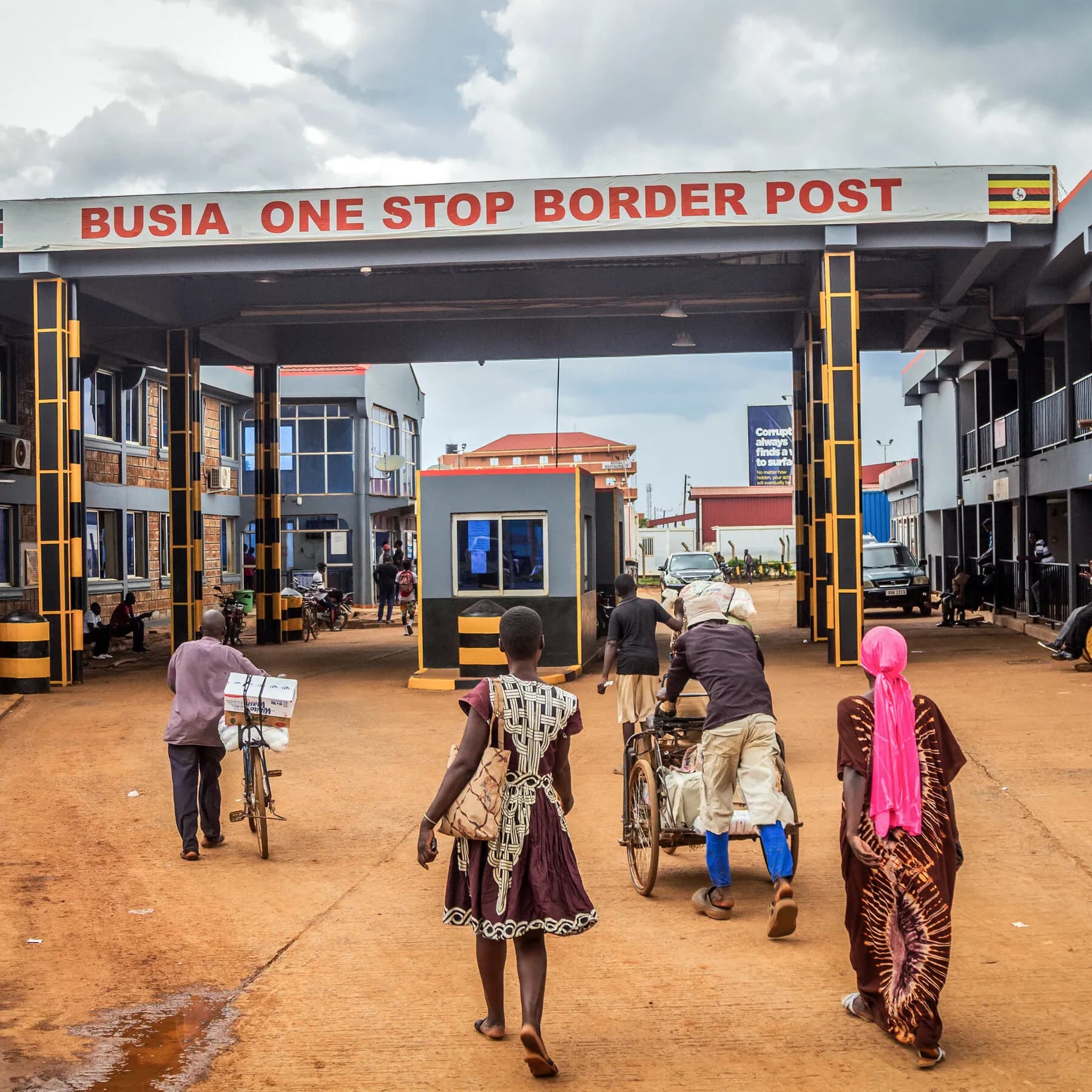 Infographic showing the timeline of Ebola cases in Kenya and contact tracing effectiveness.
