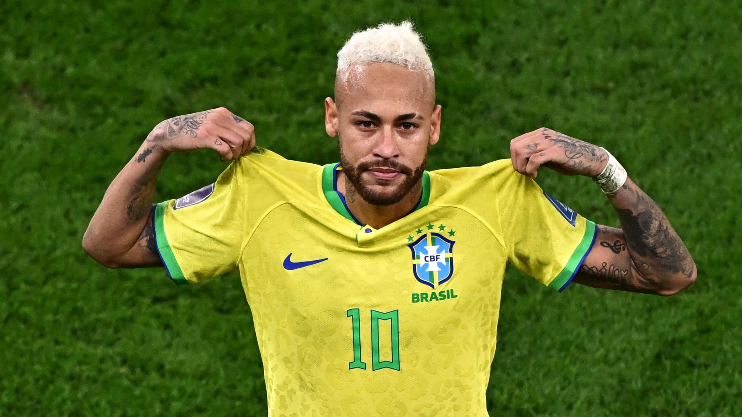 Neymar training with Brazil's national team ahead of the World Cup